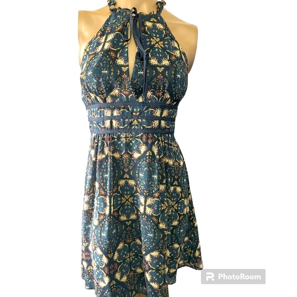 BCBGeneration Dresses & Skirts - BCBG generation halter top dress